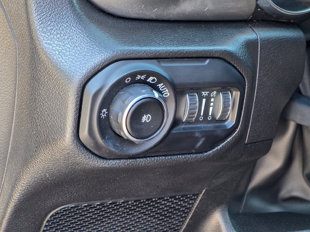 Used 2022 Jeep Wrangler Unlimited Sahara AWD/4WD image 36