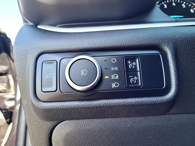 Used 2023 Ford Explorer XLT w/ Equipment Group 202A AWD/4WD image 15