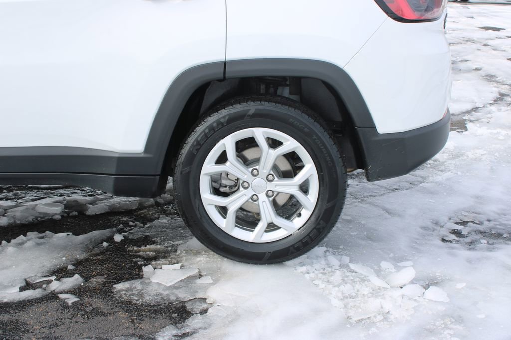 Used 2024 Jeep Compass Latitude AWD/4WD image 16