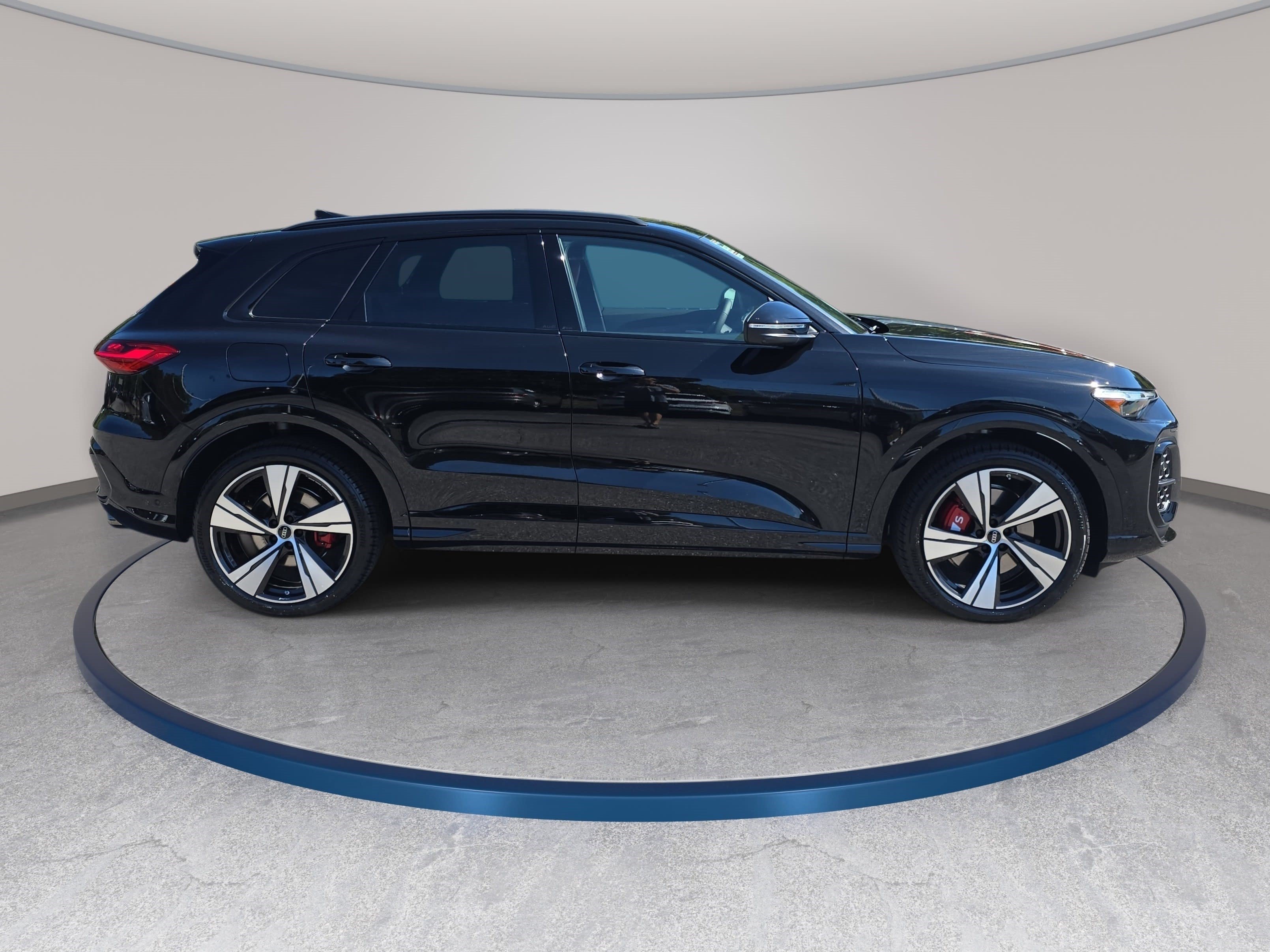 New 2026 Audi SQ5 Prestige AWD/4WD image 4