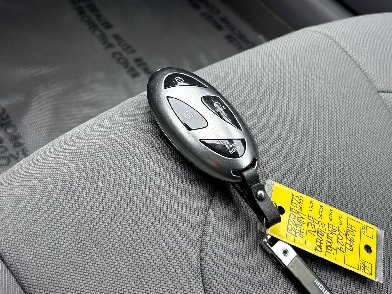 Used 2024 Hyundai Elantra Blue image 25