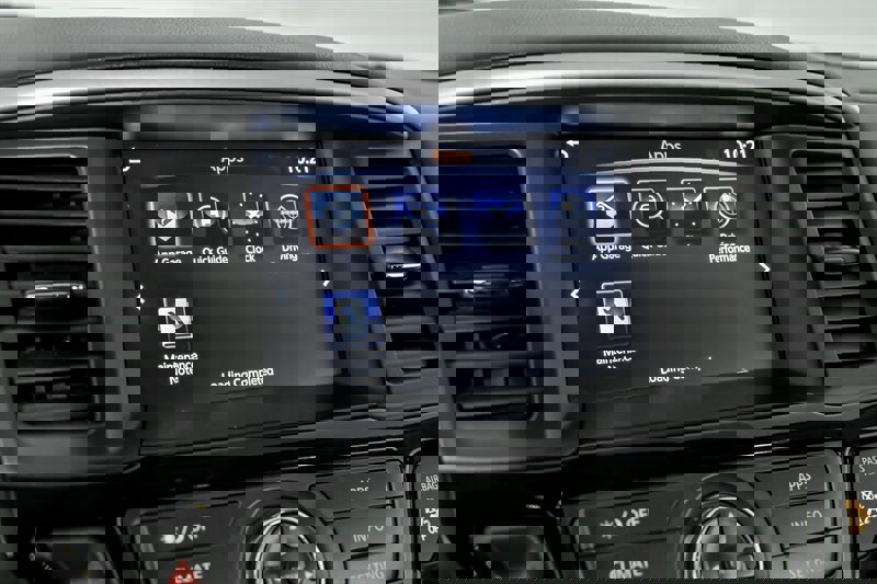 Used 2019 Nissan Pathfinder SV image 29