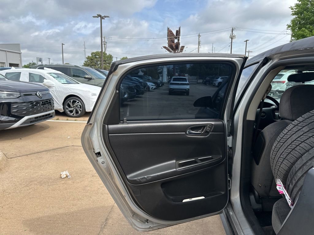 Used 2014 Chevrolet Impala LT w/ LT Sunroof Package FWD image 11
