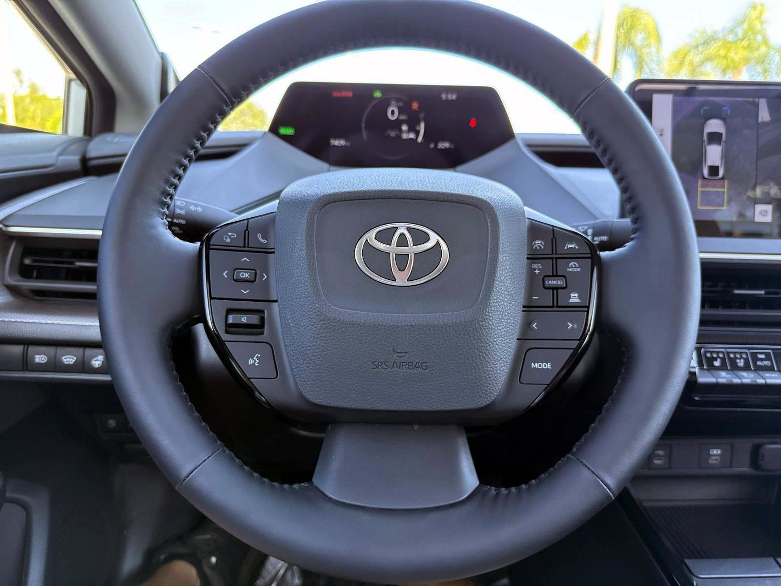 Used 2025 Toyota Prius Limited w/ Limited Premium Package FWD image 29
