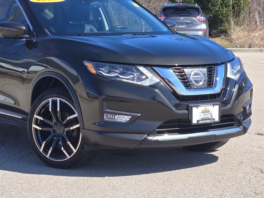 Used 2017 Nissan Rogue SL w/ SL Premium Package image 2