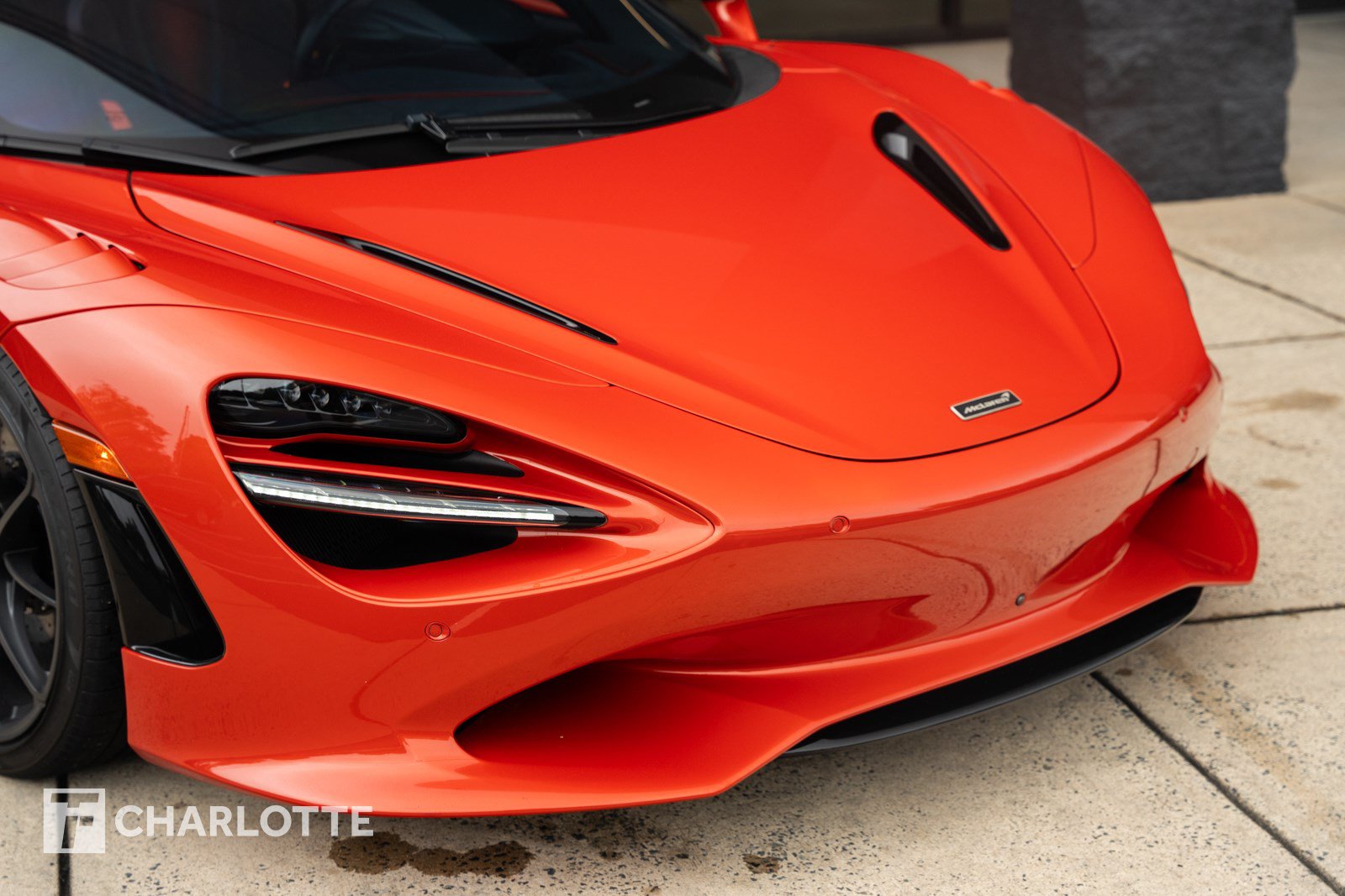 Used 2025 McLaren 750S Spider RWD image 2