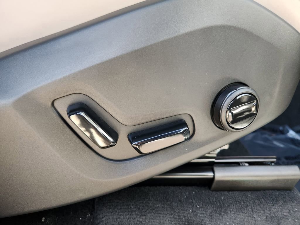 New 2026 Volvo XC90 B6 Plus w/ Protection Package Premier image 20