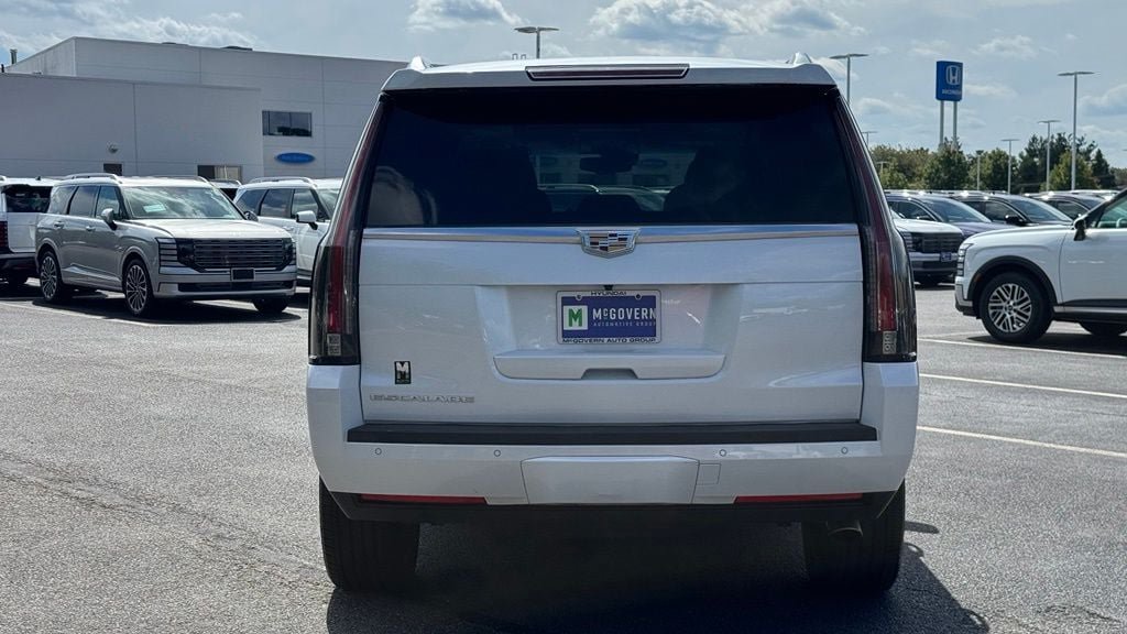 Used 2016 Cadillac Escalade Luxury AWD/4WD image 3