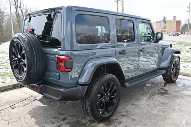 Used 2025 Jeep Wrangler Sahara image 5
