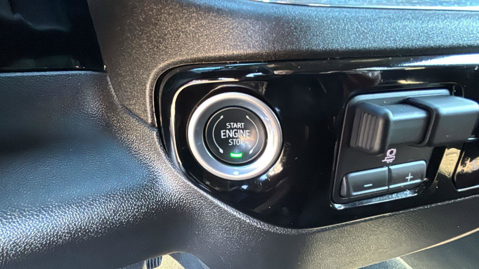 Used 2025 Chevrolet Silverado 1500 LT image 12