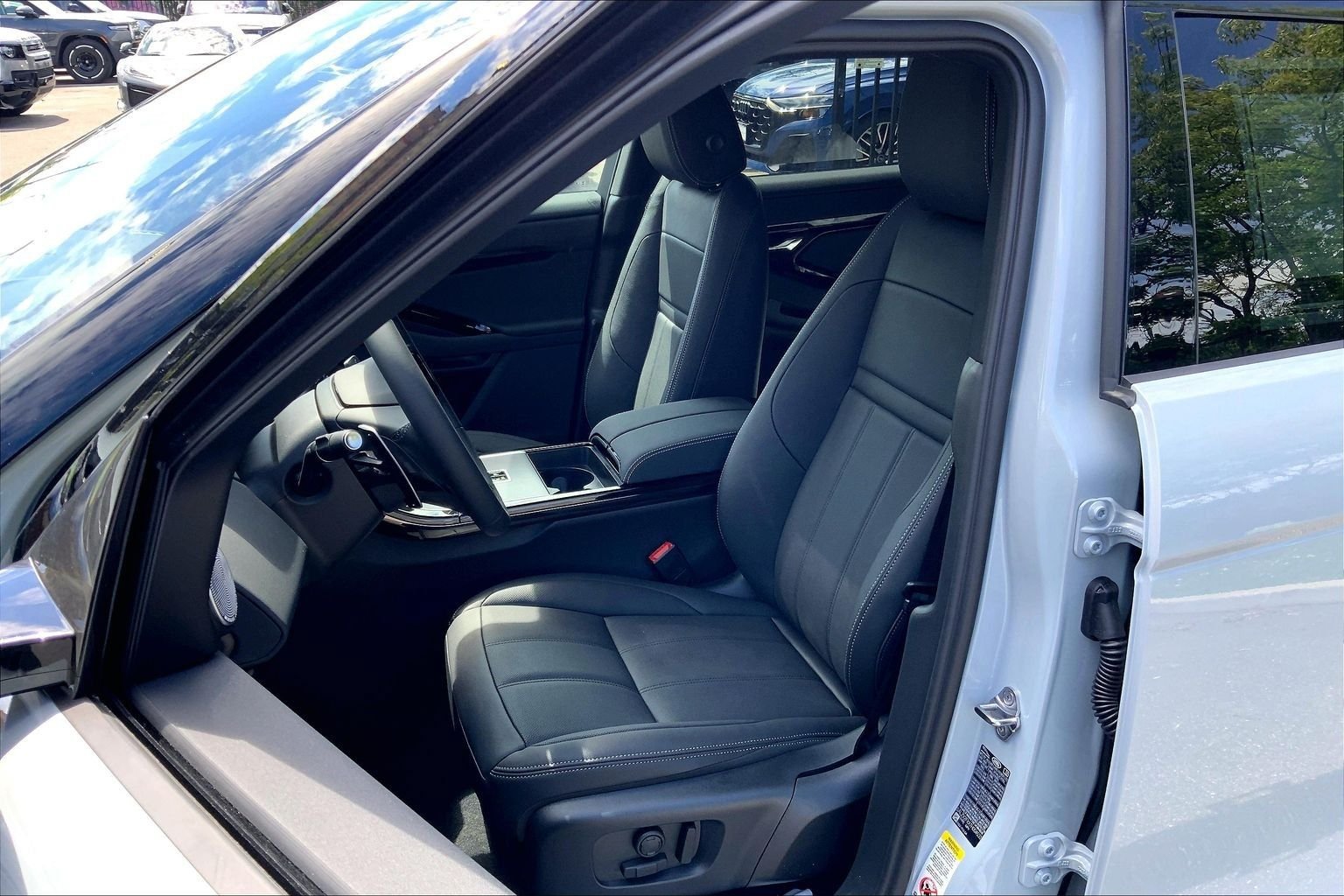 New 2026 Land Rover Range Rover Evoque Hoxton AWD/4WD image 9
