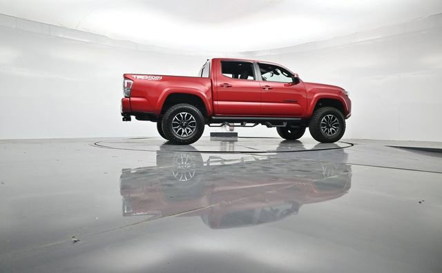 Used 2022 Toyota Tacoma TRD Sport w/ Technology Package image 32
