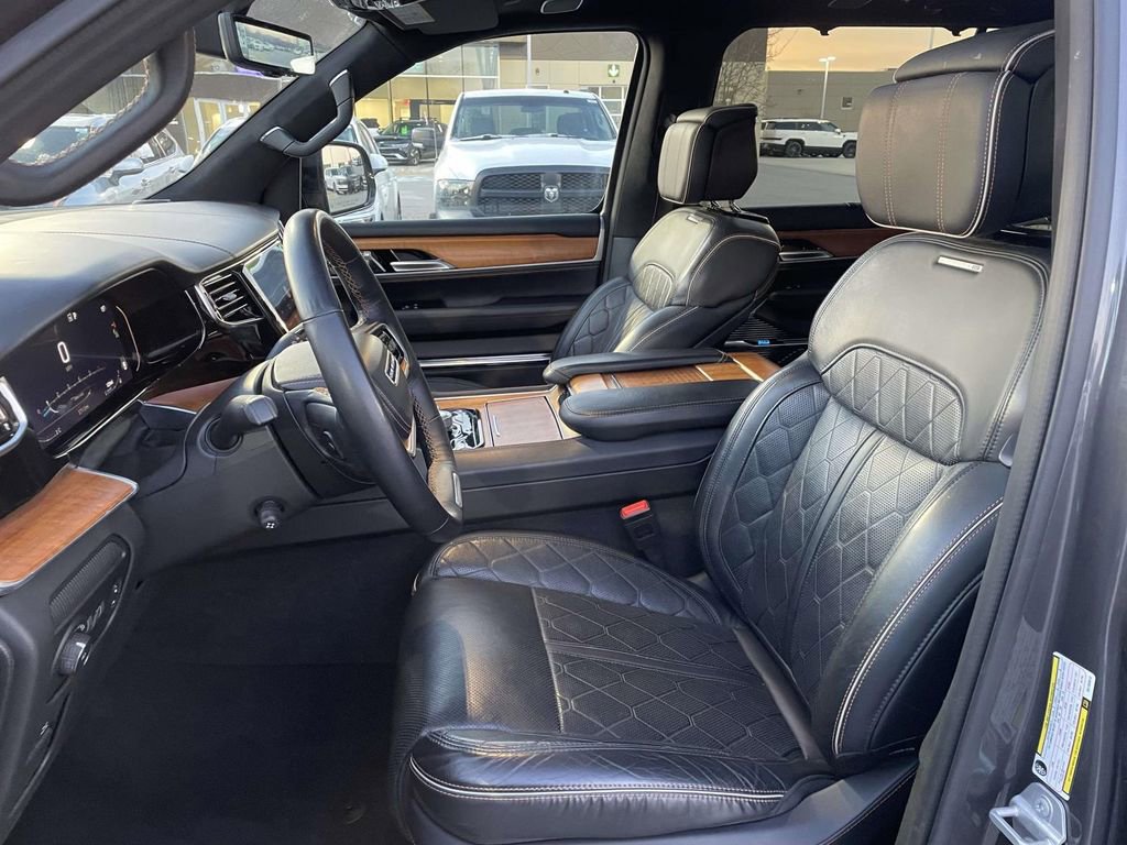 Used 2024 Jeep Grand Wagoneer L Series III image 9