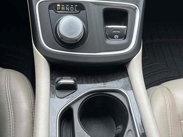 Used 2015 Chrysler 200 C FWD image 15