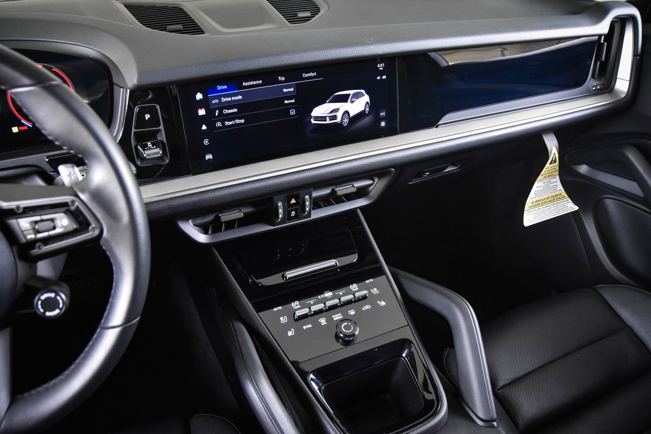 Certified 2025 Porsche Cayenne AWD/4WD image 17