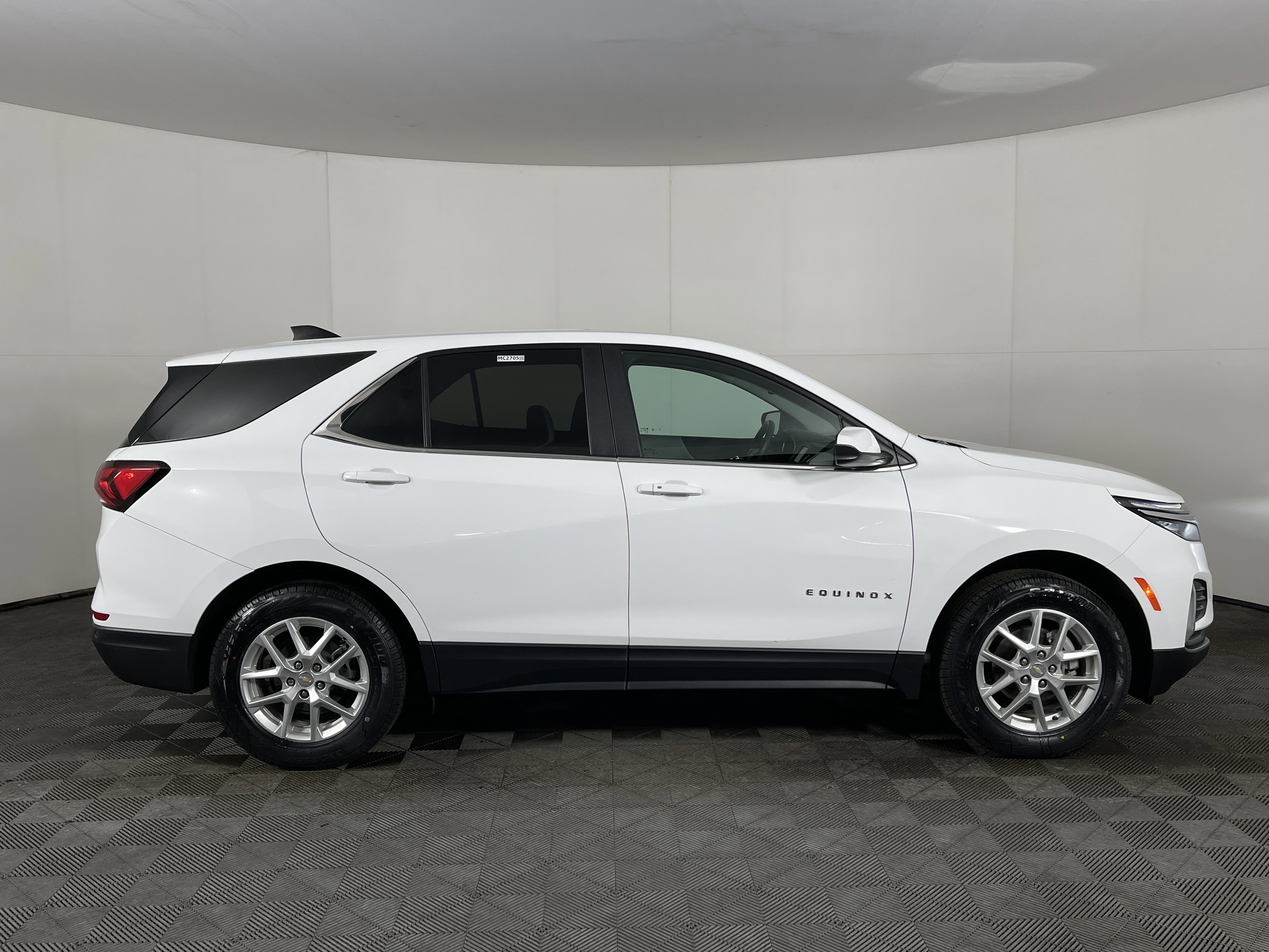 Used 2023 Chevrolet Equinox LT w/ Driver Convenience Package image 5