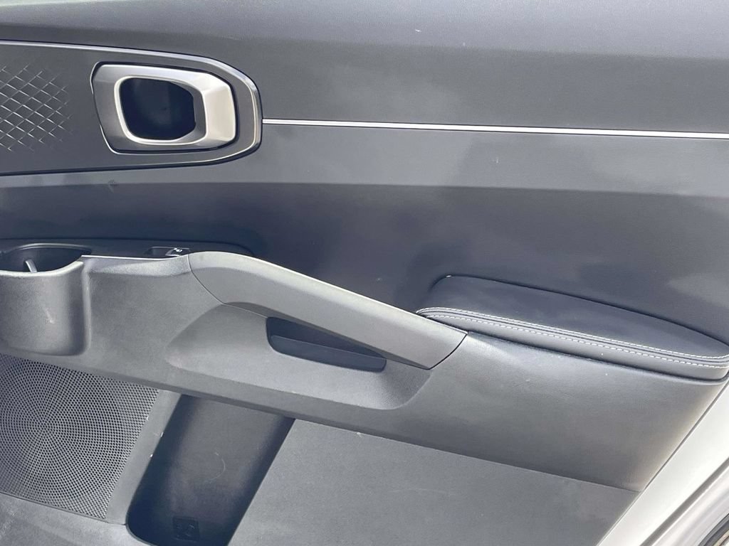 Used 2025 Kia Sorento EX w/ Panoramic Sunroof Package FWD image 19