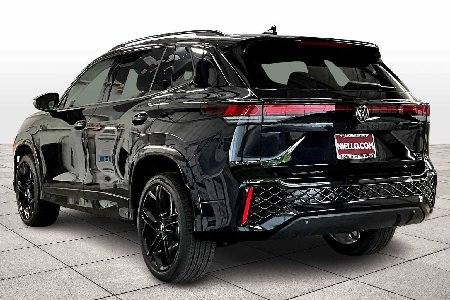 New 2026 Volkswagen Tiguan SE R-Line image 3