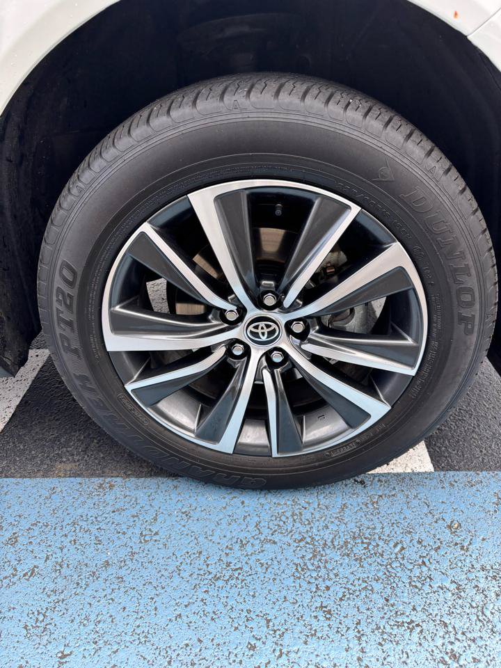 Used 2021 Toyota Venza LE AWD/4WD image 28