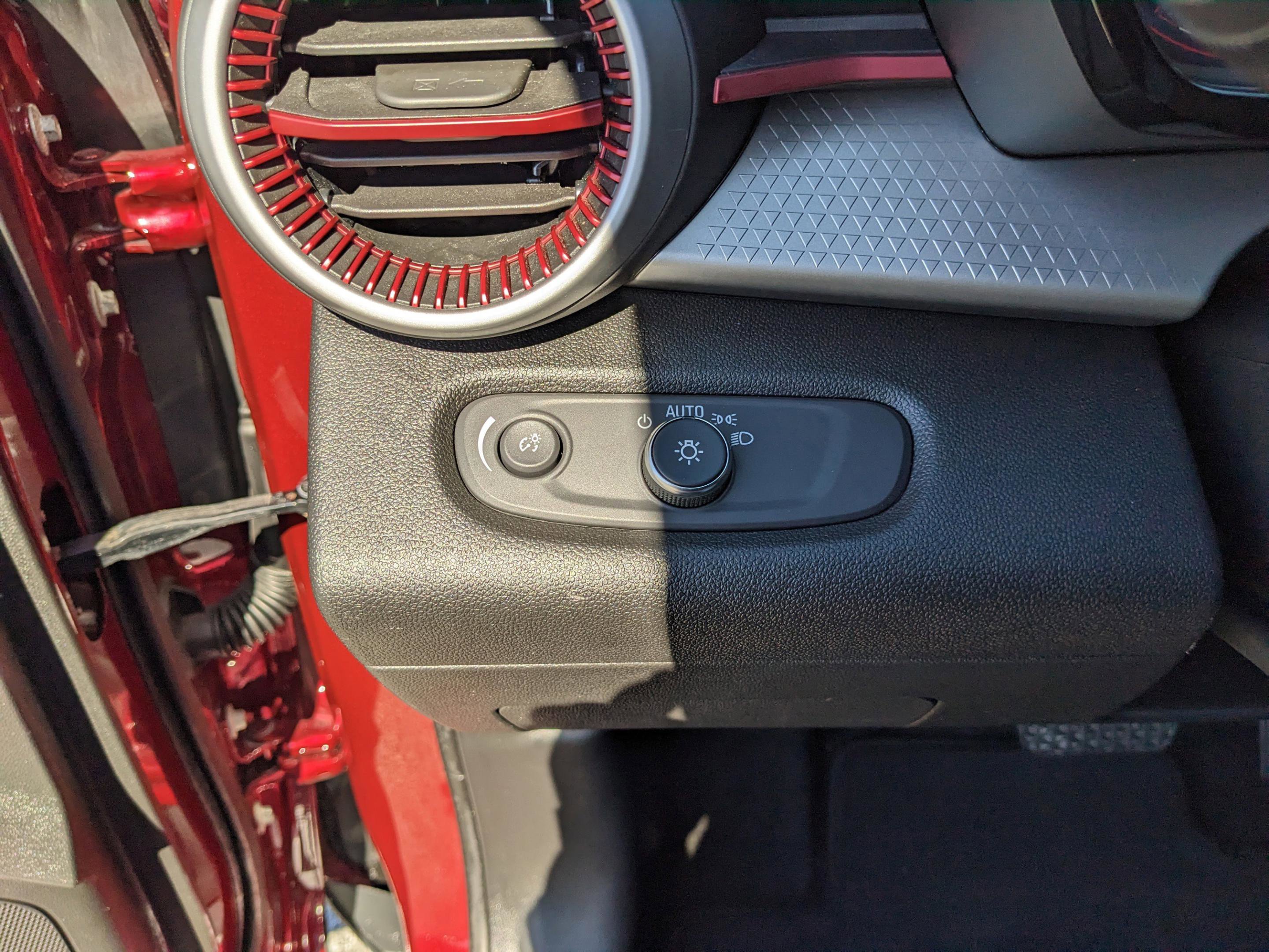 Used 2024 Chevrolet Trax RS image 27