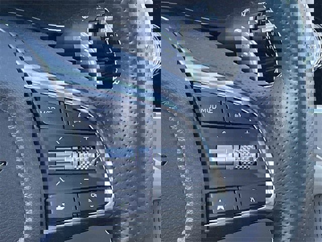 Used 2025 Genesis G70 2.5T image 13