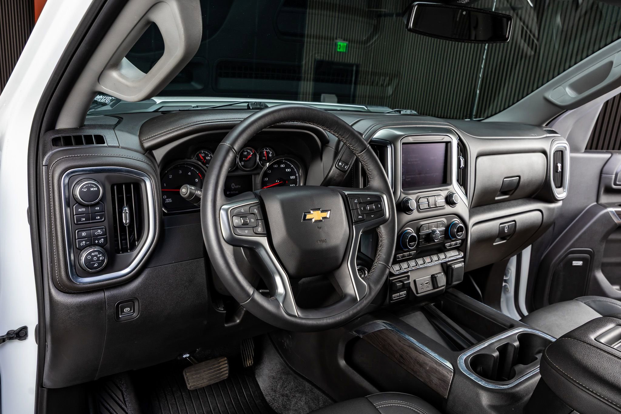 Used 2022 Chevrolet Silverado 2500 LTZ w/ LTZ Plus Package image 18