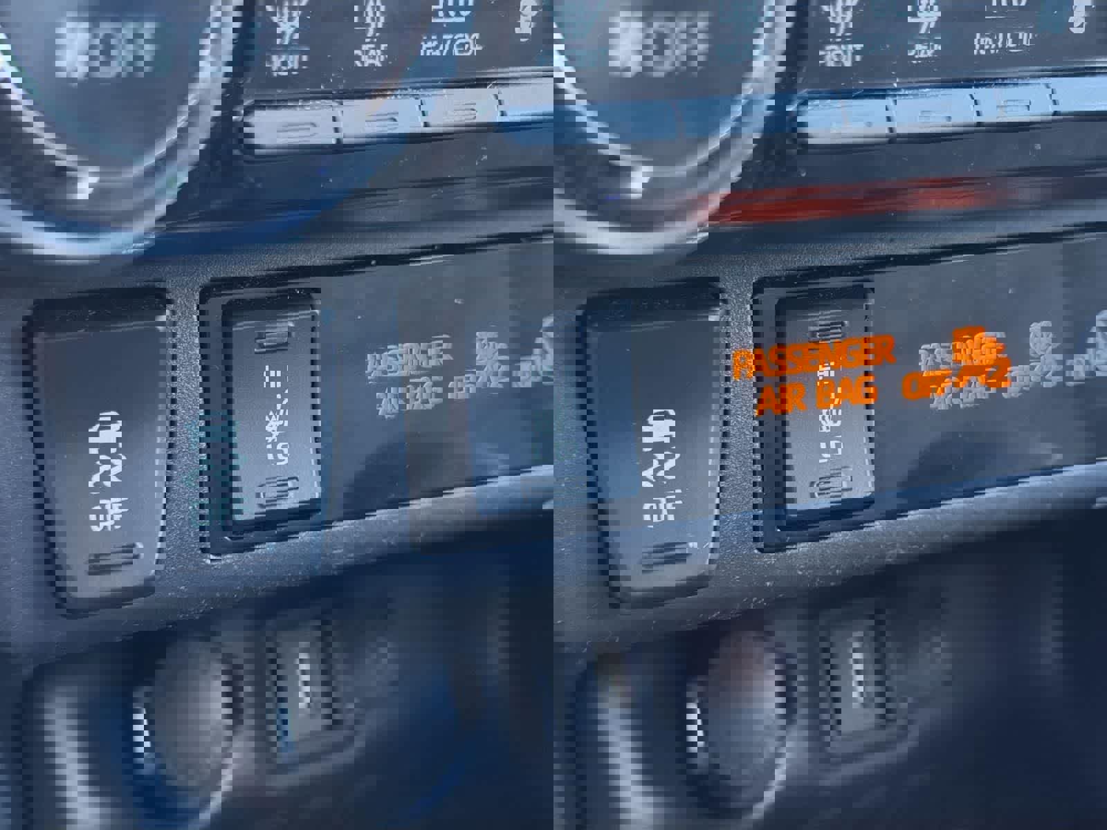 Used 2020 Toyota RAV4 XLE image 22