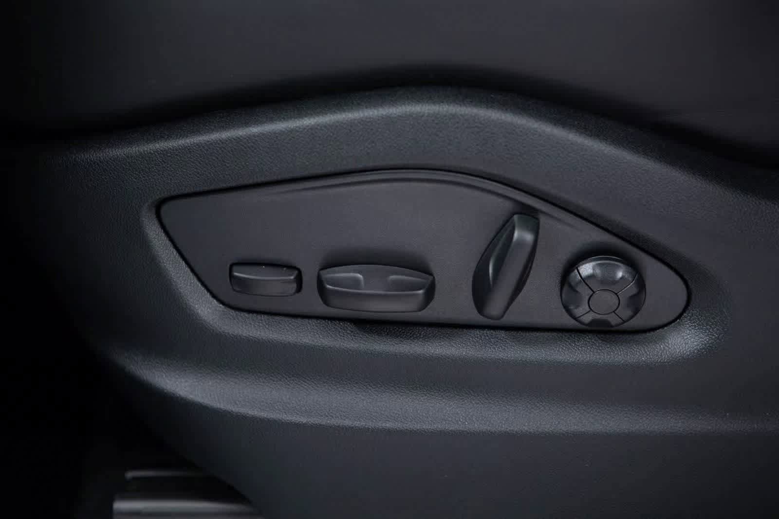 Certified 2025 Porsche Cayenne Coupe image 18