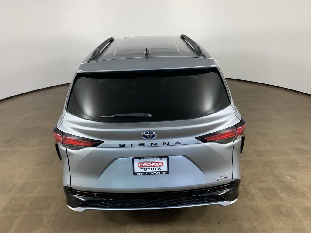 Used 2021 Toyota Sienna XSE w/ XSE Plus Package image 11