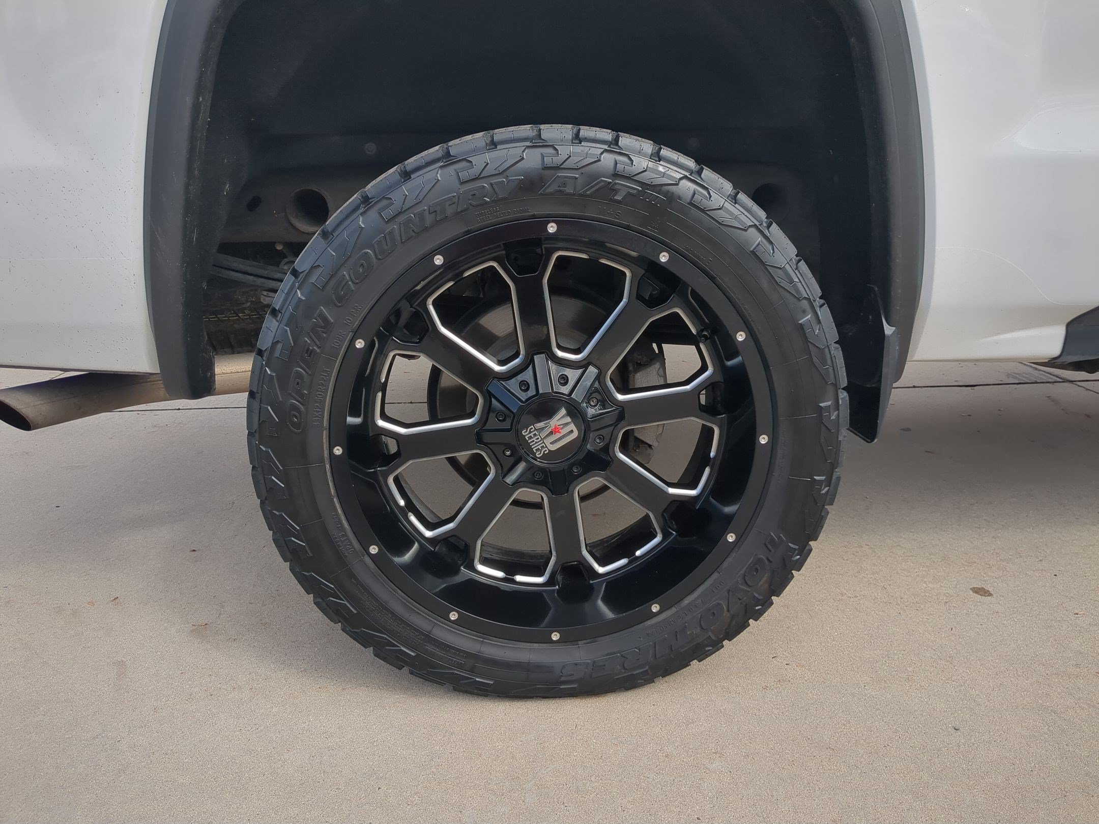 Used 2018 GMC Sierra 1500 SLT w/ SLT Preferred Package AWD/4WD image 13