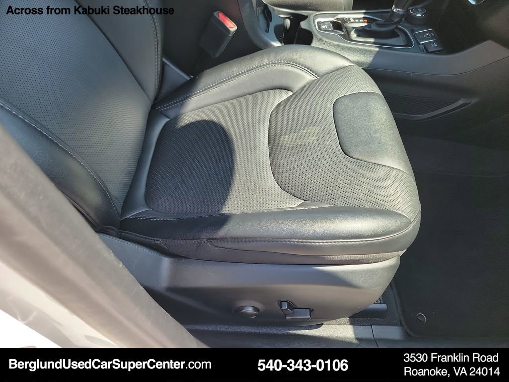 Used 2023 Jeep Cherokee Altitude Lux image 17