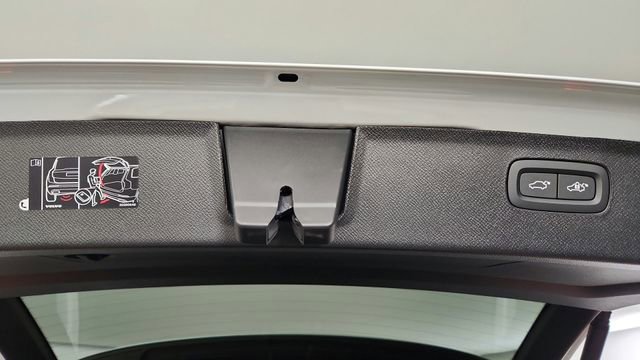 Certified 2026 Volvo XC90 B6 Plus w/ Protection Package Premier AWD/4WD image 44