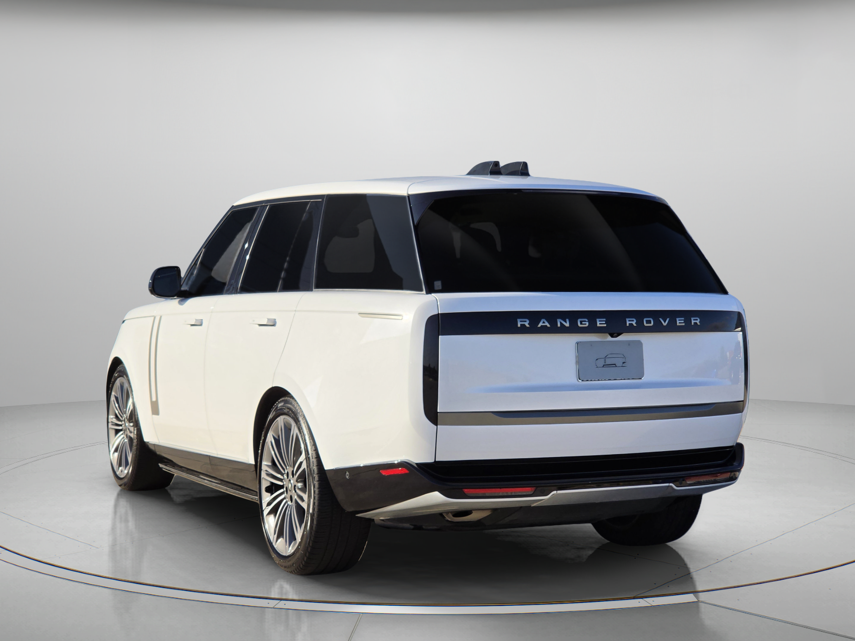 Certified 2024 Land Rover Range Rover SE AWD/4WD image 3