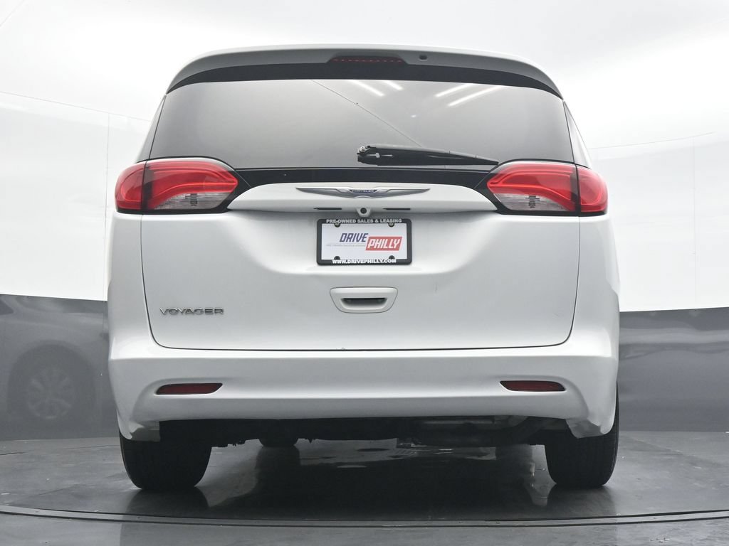 Used 2020 Chrysler Voyager L FWD image 30