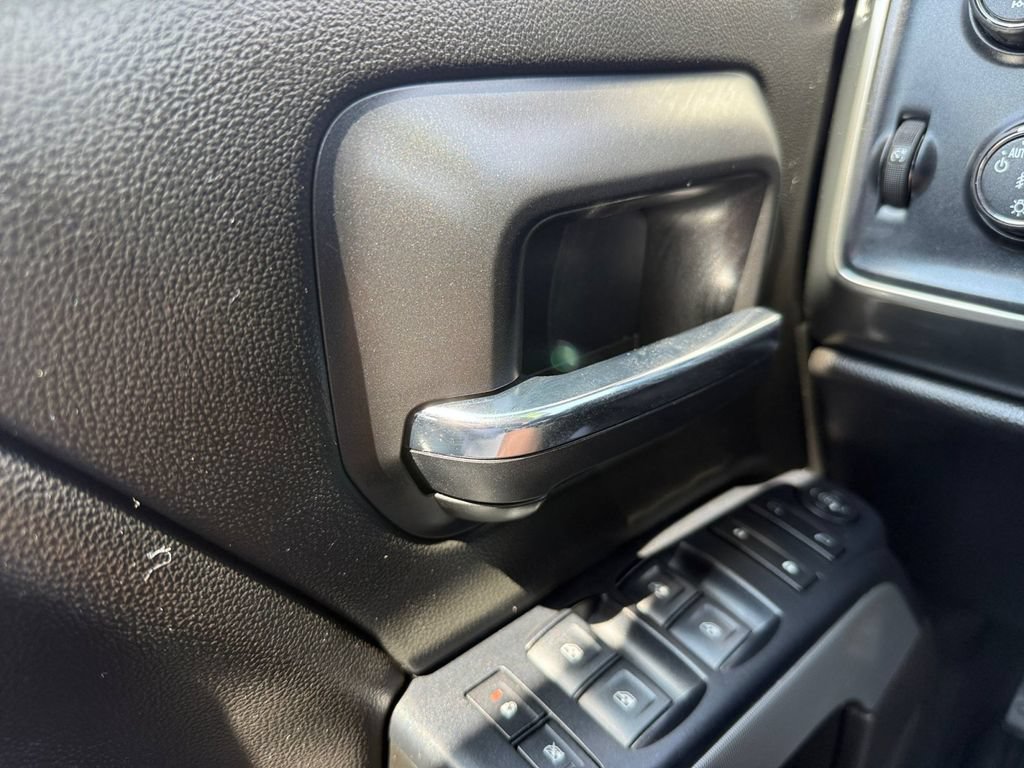 Used 2018 Chevrolet Silverado 1500 LT w/ All Star Edition AWD/4WD image 26