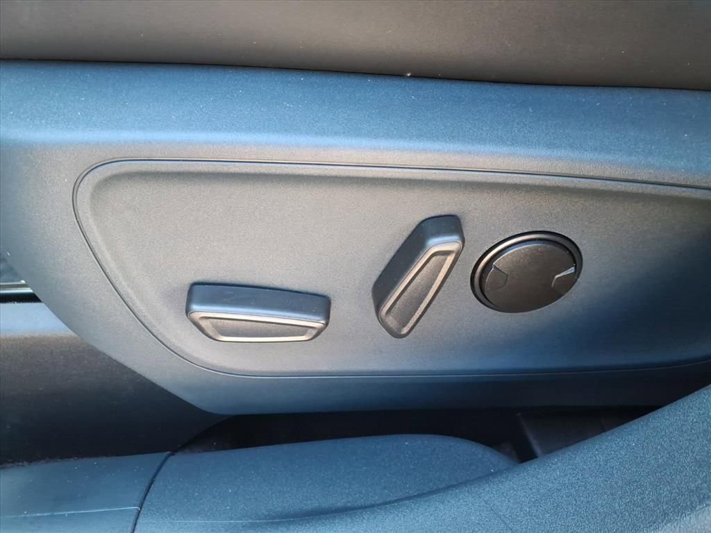 New 2026 Ford Maverick Lariat w/ Black Appearance Package image 16