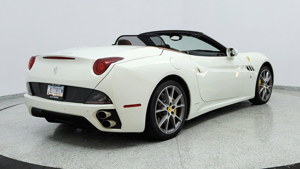 Used 2014 Ferrari California image 5