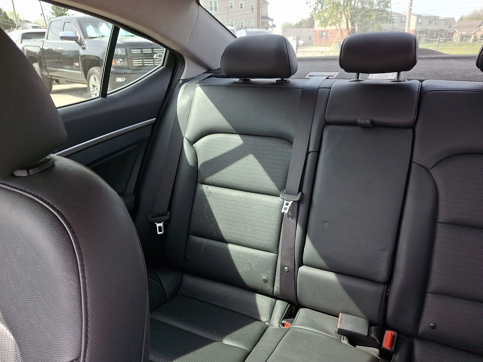 Used 2017 Hyundai Elantra Limited FWD image 18