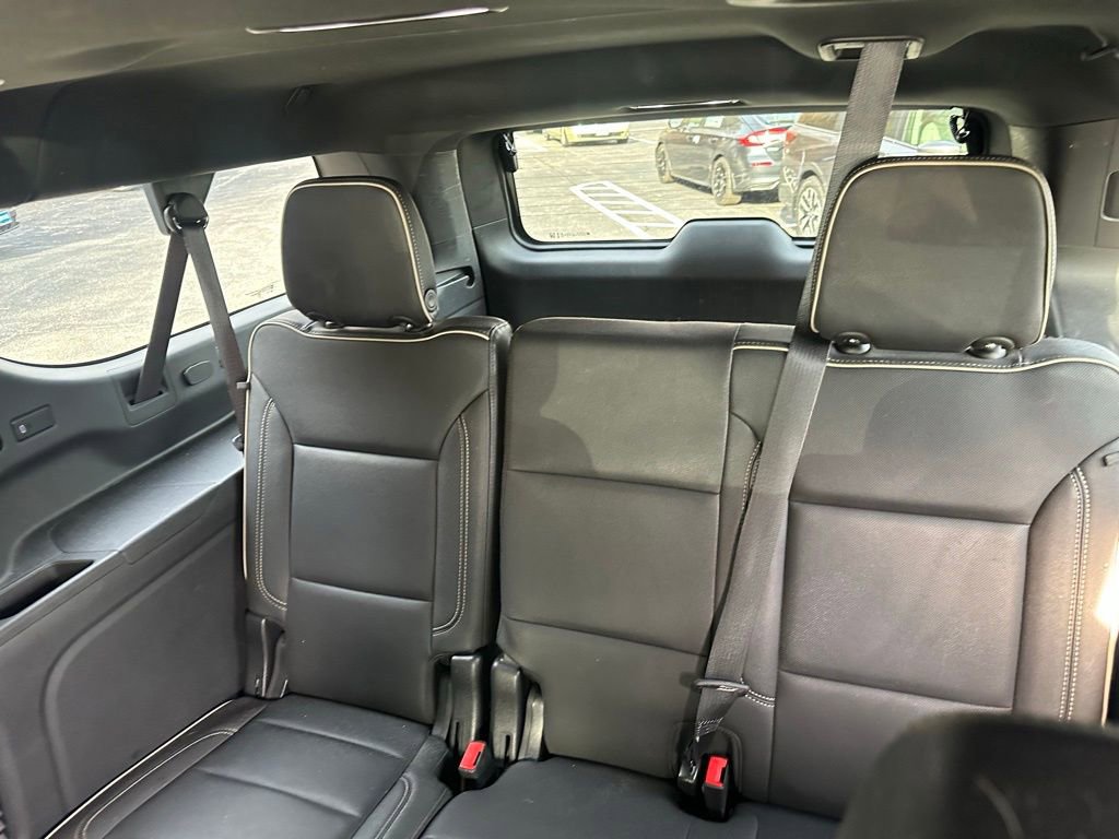 Used 2023 Chevrolet Suburban Premier image 19