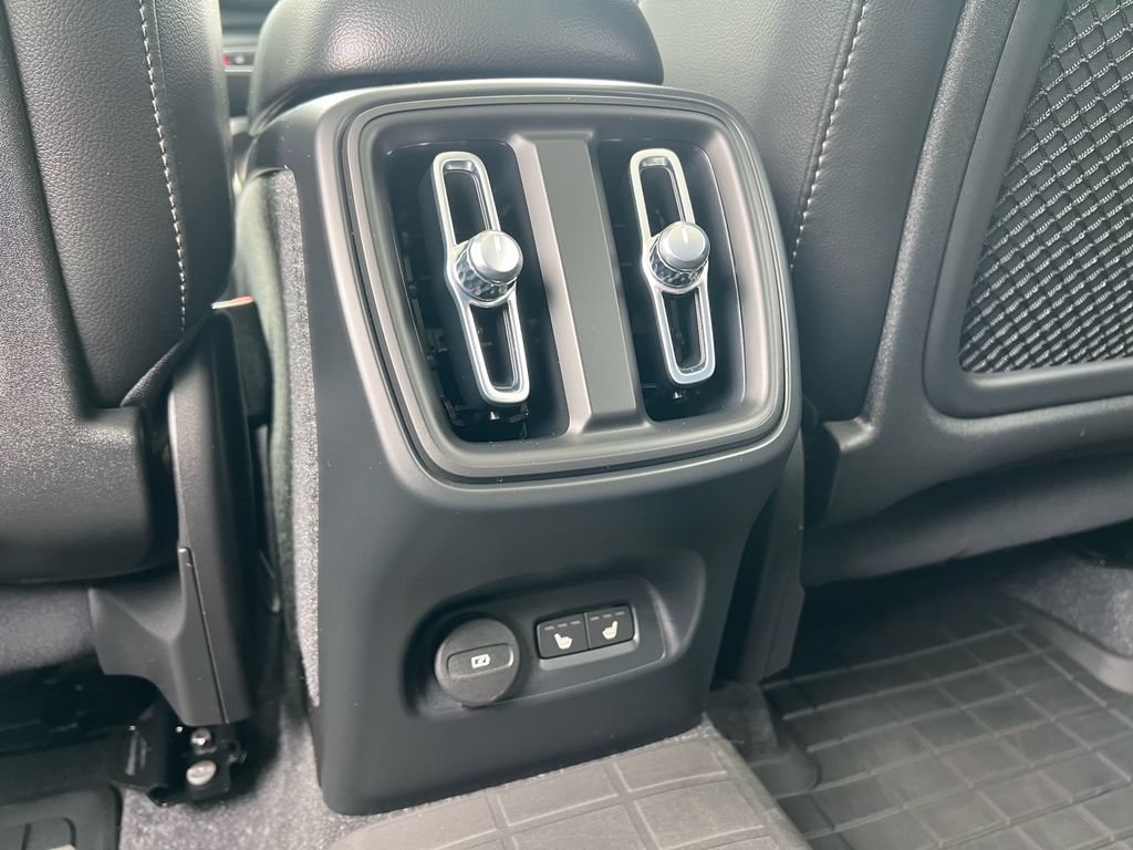 Certified 2023 Volvo XC40 B5 Plus w/ Driver Assist Package AWD/4WD image 22