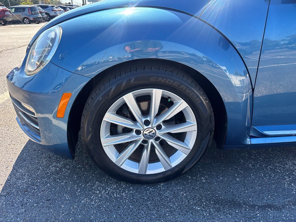 Used 2019 Volkswagen Beetle 2.0T SE FWD image 12