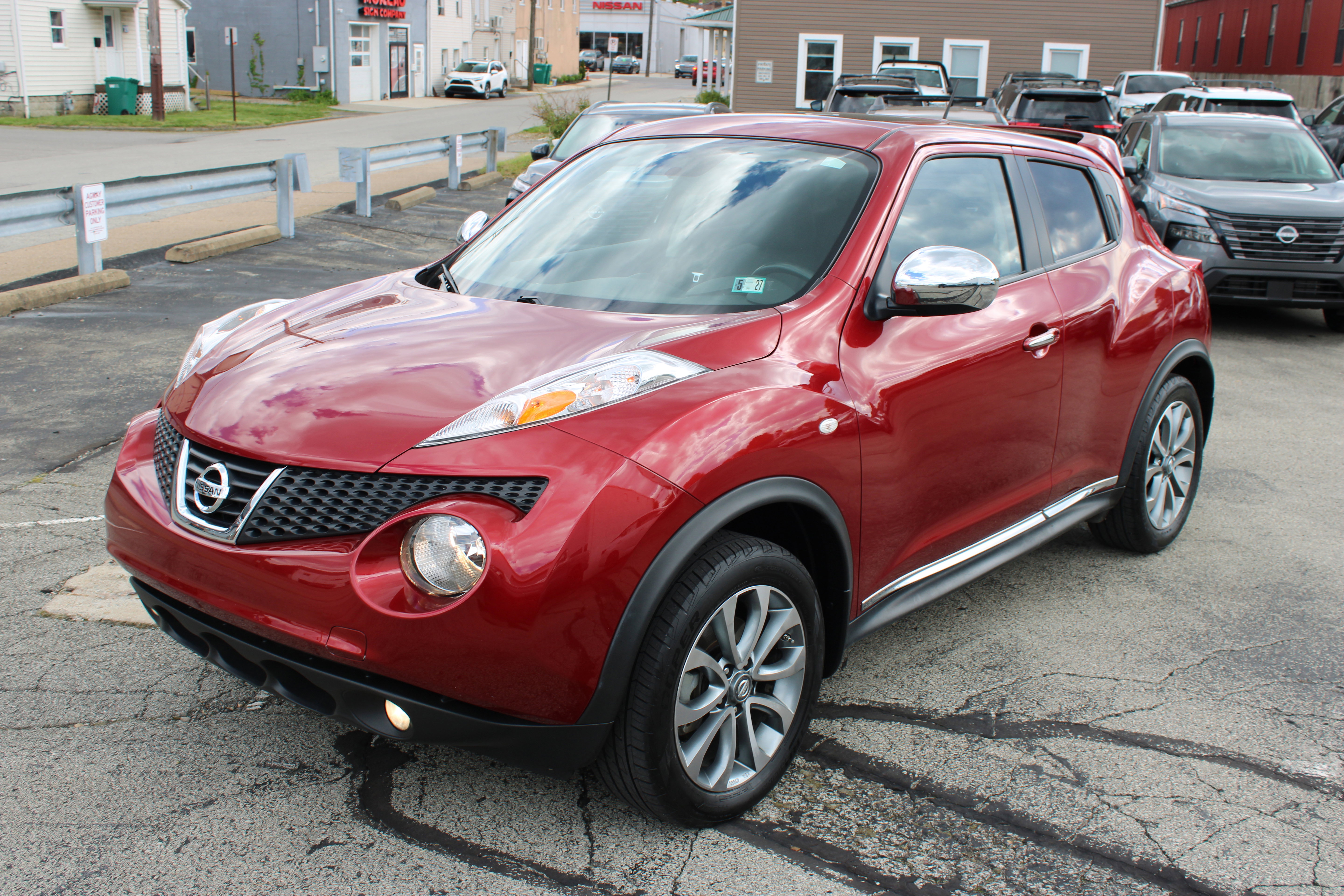Used 2011 Nissan Juke SL w/ Sport Pkg