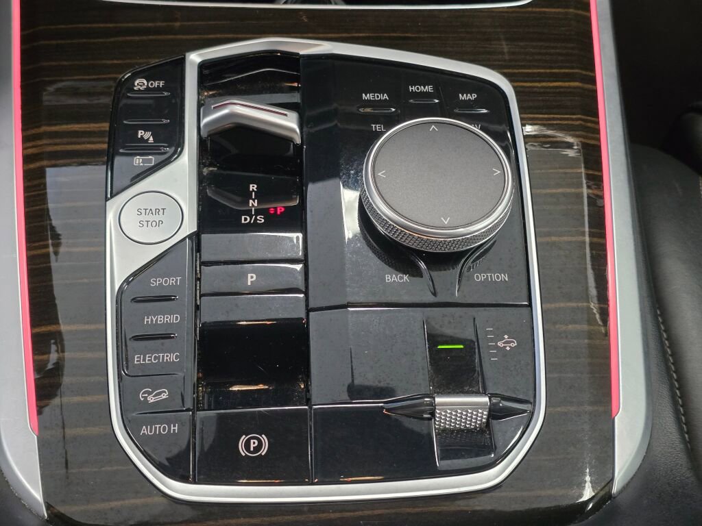 Used 2025 BMW X5 xDrive50e image 16