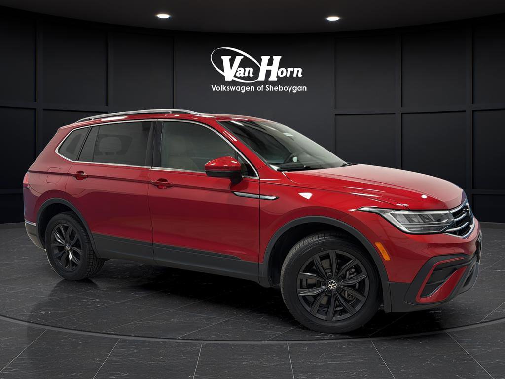 Used 2024 Volkswagen Tiguan SE AWD/4WD image 1