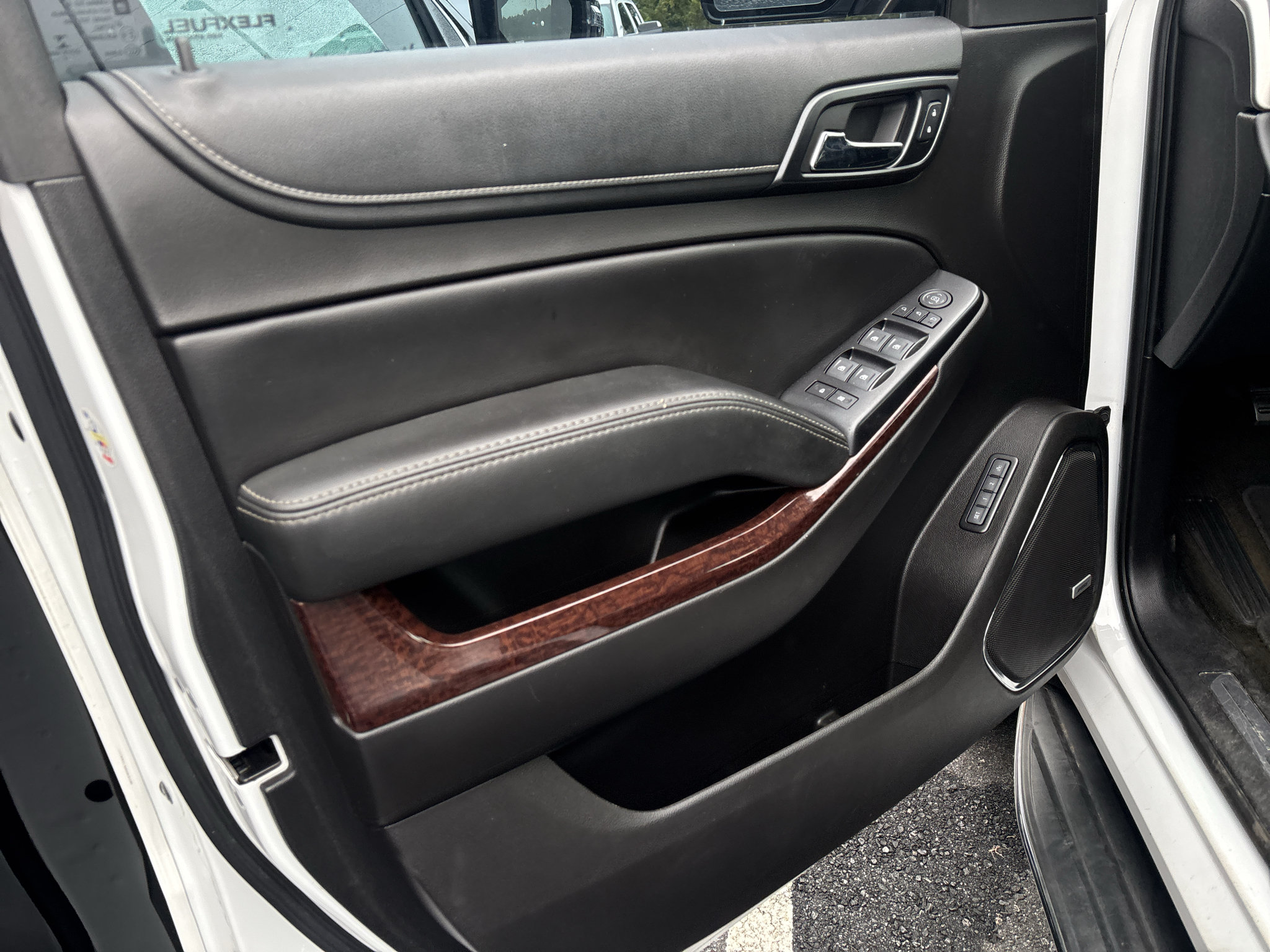 Used 2017 GMC Yukon SLT AWD/4WD image 18