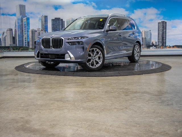 Used 2026 BMW X7 xDrive40i AWD/4WD image 2