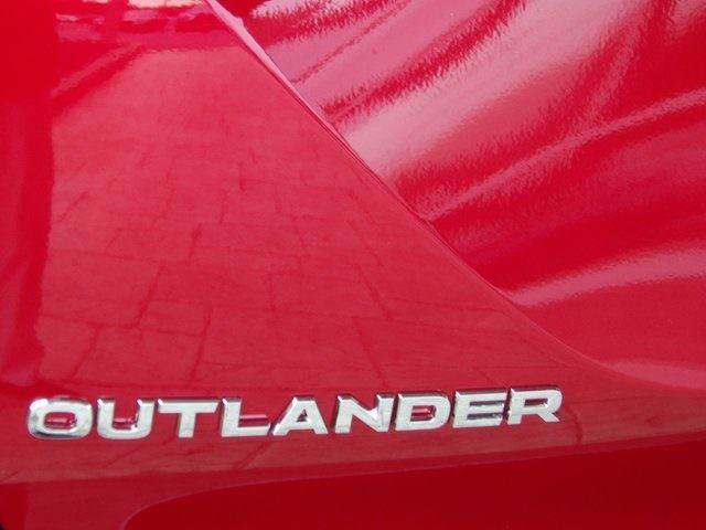 New 2025 Mitsubishi Outlander ES image 8