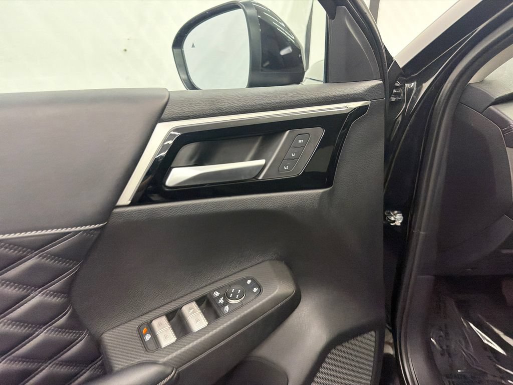Used 2024 Mitsubishi Outlander SEL FWD image 12