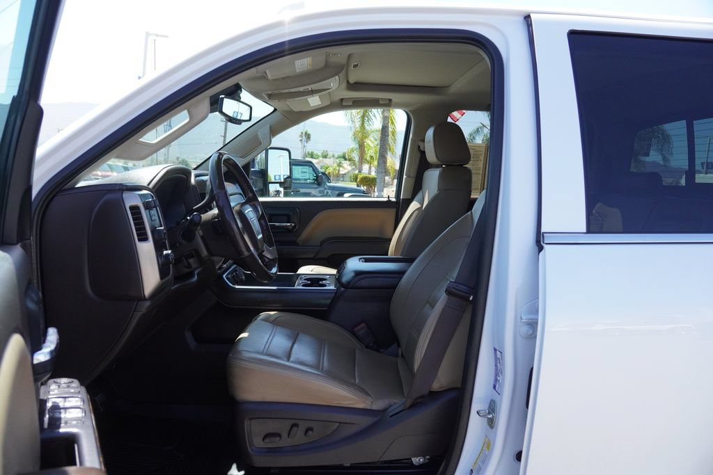 Used 2018 GMC Sierra 2500 Denali w/ Duramax Plus Package AWD/4WD image 29