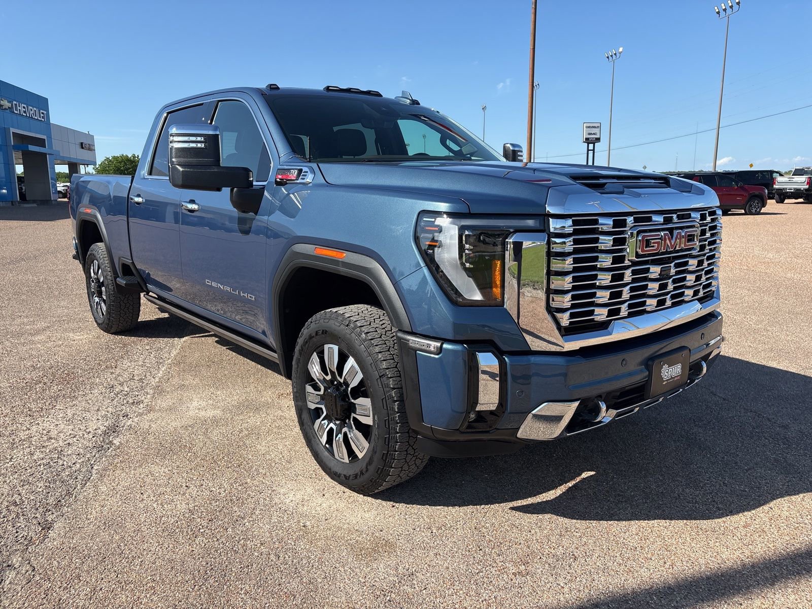 Used 2025 GMC Sierra 2500 Denali w/ Denali Reserve Package AWD/4WD image 8